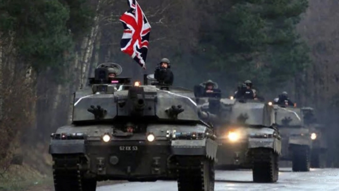 Konvoi Tank Challanger 2 Angkatan Bersenjata Inggris