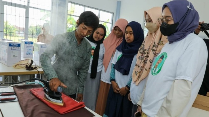 Pelatihan menjahit yang dilaksanakan oleh Kiai Muda Jawa Timur