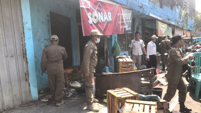 Suasana penertiban PKL oleh Satpol PP