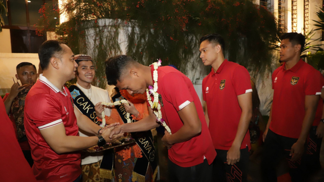 Penyambutan pemain oleh Wali Kota Surabaya