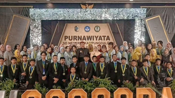 Suasana wisuda sekolah dasar di Tulungagung