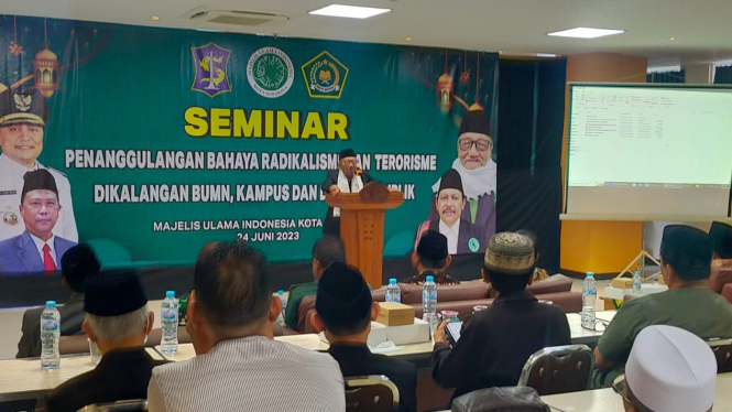 Seminar Penanggulangan Bahaya Radikalisme dan Terorisme di Surabaya