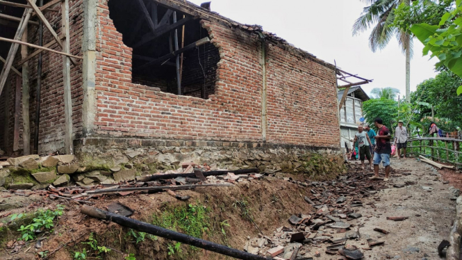 Kondisi rumah terdampak gempa di Trenggalek.