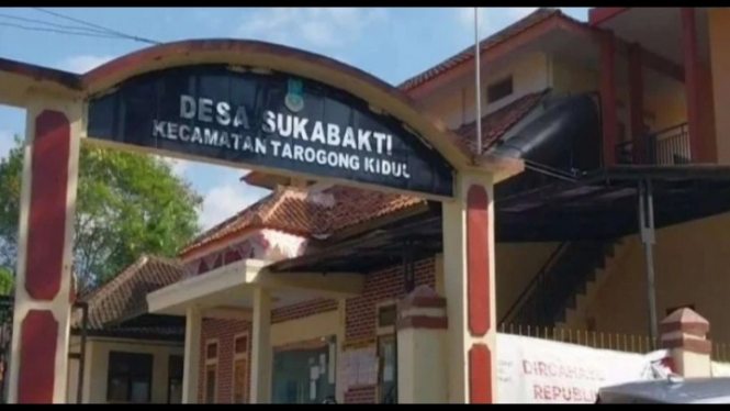 Desa Sukabakti yang warganya terdaftar hutang