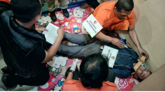 Rekonstruksi pembunuhan pasutri di Tulungagung.