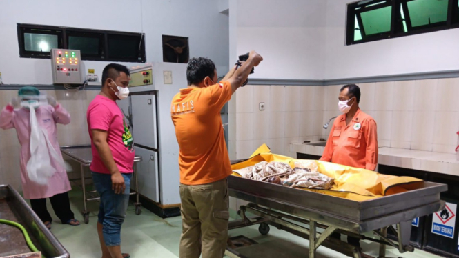 Proses otopsi korban mutilasi di Jombang