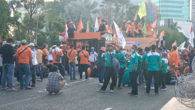 Demo Buruh di Grahadi Surabaya