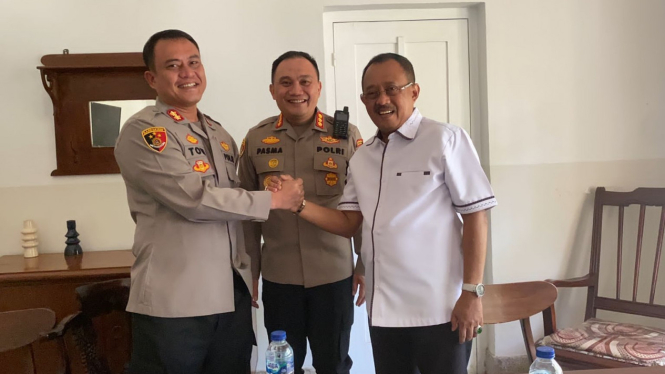 AKBP Toni Kasmiri dengan Wakil Walikota Surabaya, Armuji