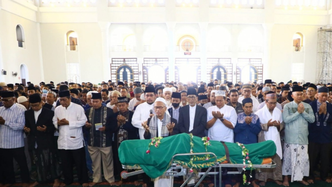 Imam Besar Masjid Al Akbar Surabaya Wafat