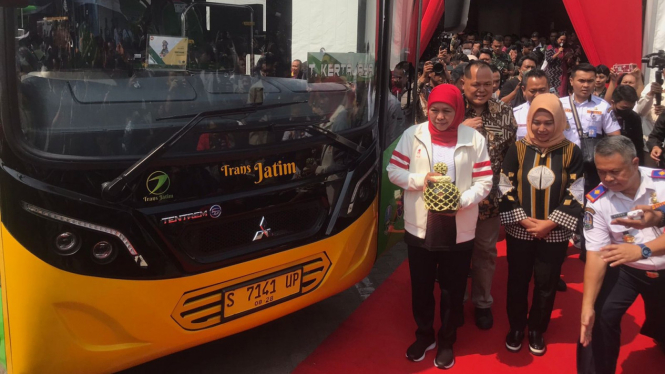 Prosesi peluncurkan Bus Trans Jatim Surabaya-Mojokerto