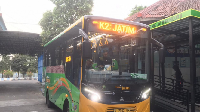 Bus Trans Jatim koridor II rute Mojokerto-Surabaya