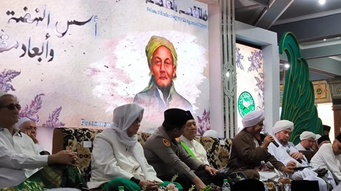 Habib Umar bin Hafidz di Pondok Pesantren Tebu Ireng Jombang.
