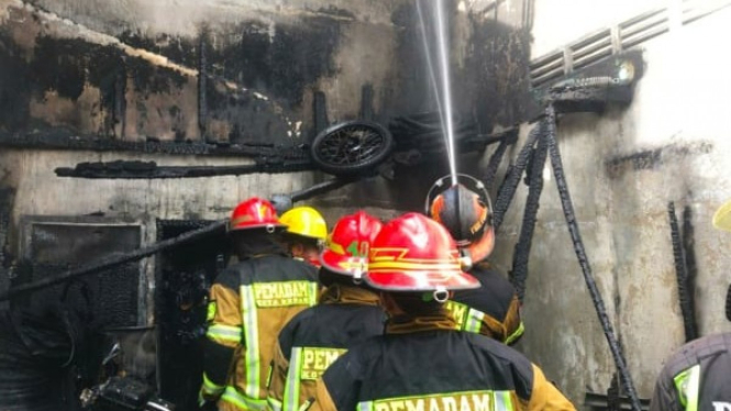 Damkar padamkan rumah warga yang kebakaran di Medan