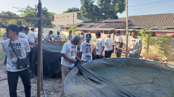 Relawan Ganjar latih warga Surabaya budi daya ikan lele