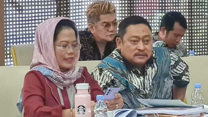 Anggota DPRD Jatim Kodrat Sunyoto (kanan).