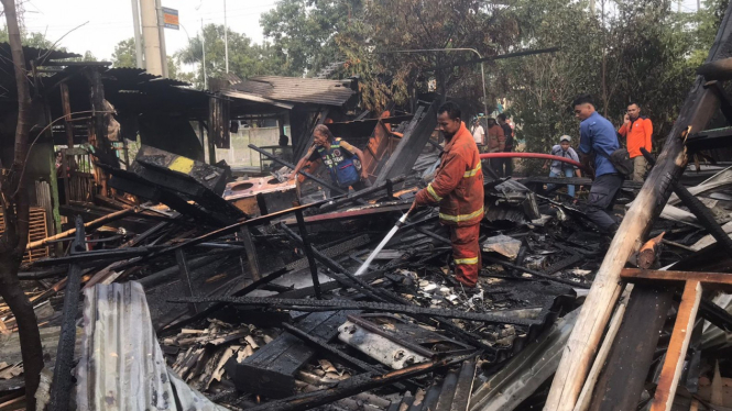 Kondisi rumah warung di Mojokerto yang ludes terbakar