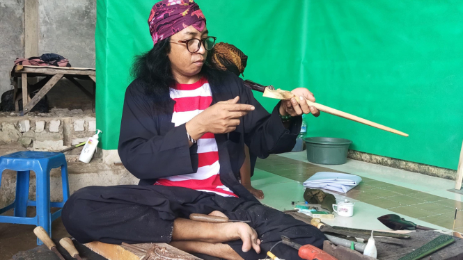 Proses pembuatan keris di Desa Wisata Aeng Tongtong Sumenep