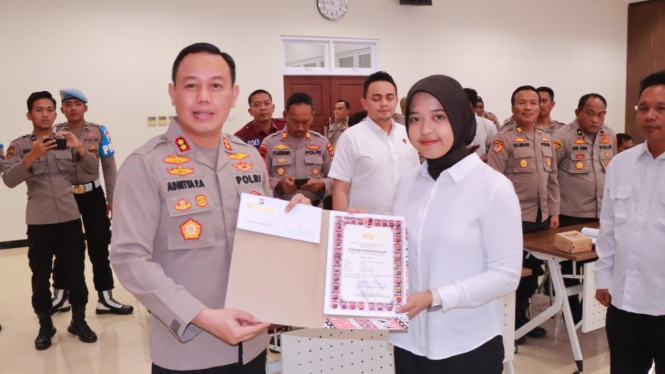 Polres Gresik Beri Reward Anggota, TNI dan Masyarakat Berprestasi