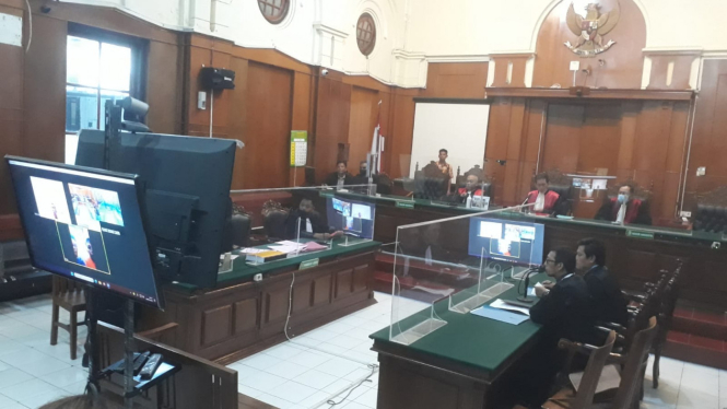 Suasana sidang putusan di Pengadilan Negeri Surabaya