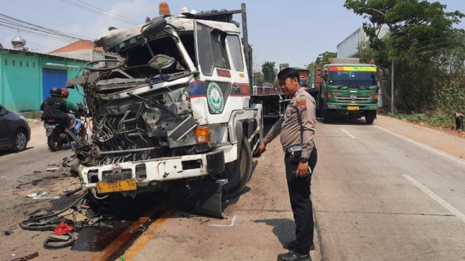 Kondisi truk usai kecelakaan di Jalan Raya Ambeng-ambeng,