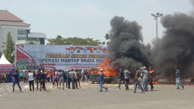 Ledakan Bom Warnai Simulasi Pengamanan Pemilu di Lamongan