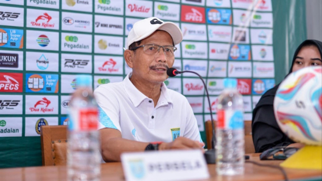 Pelatih Persela Lamongan Djajang Nurjaman saat konferensi pers