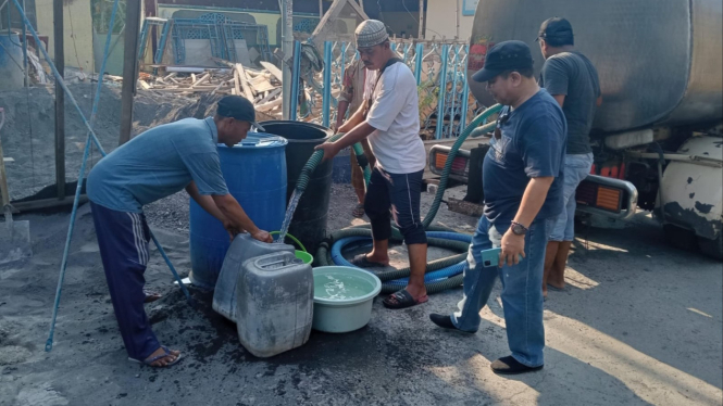 Penyaluran air bersih untuk warga Duduksampeyan Gresik