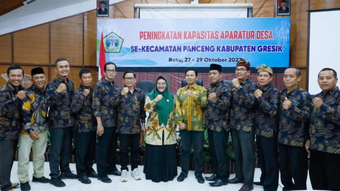 Wabup Gresik Aminatun Habibah dalam Peningkatan Kapasitas Aparatur Desa se Kecamatan Panceng