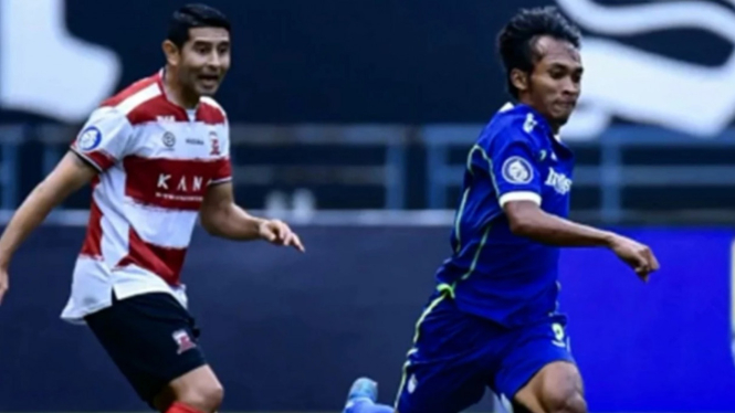 Madura United vs Persib Bandung