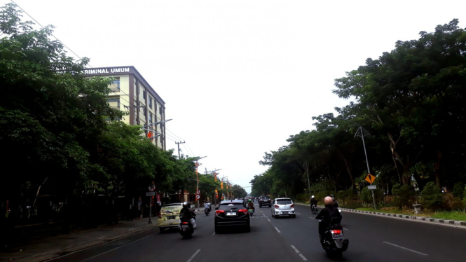 Langit mendung di Jalan Ahmad Yani Surabaya