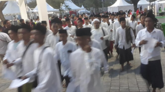Supporter Santri memadati GBT Surabaya