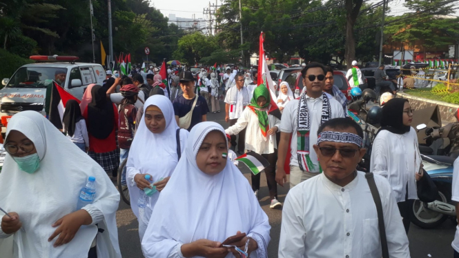 Aksi bela Palestina di depan Gedung Negara Grahadi Surabaya