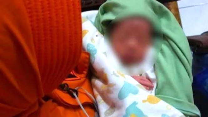 Bayi laki-laki dalam kardus yang ditemukan warga Surabaya