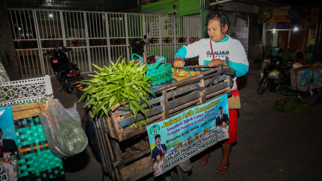 Pedagang sayur di Bojonegoro ikut sosialisasikan Ganjar-Mahfud