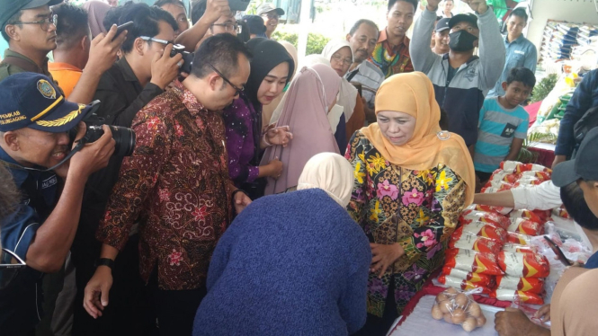 Khofifah Indar Parawansa membuka Pasar Murah di Tulungagung