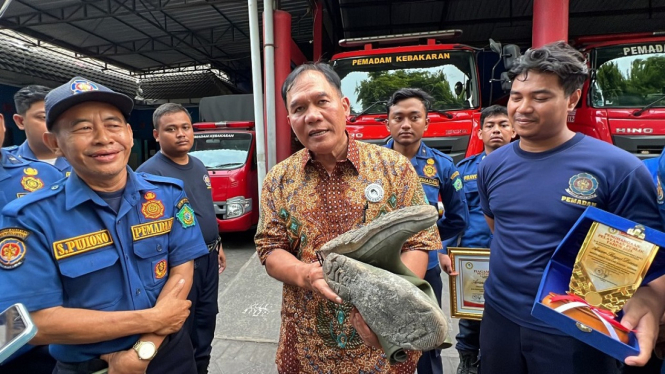 Bambang Haryo Soekartono saat mengunjungi kantor PMK Buduran.