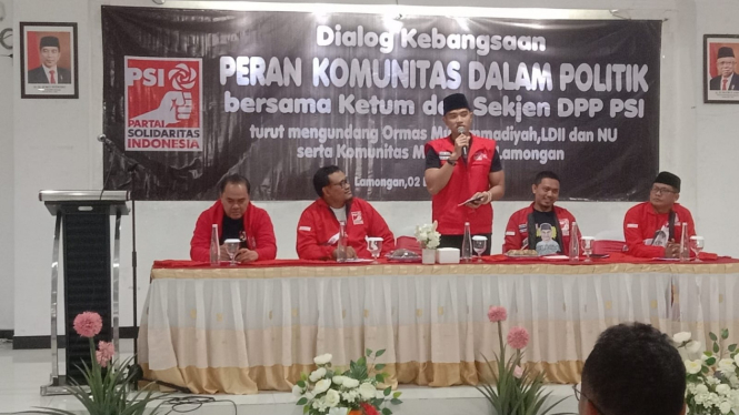 Ketum PSI Kaesang Pangarep dalam acara dialog kebangsaan di Lamongan