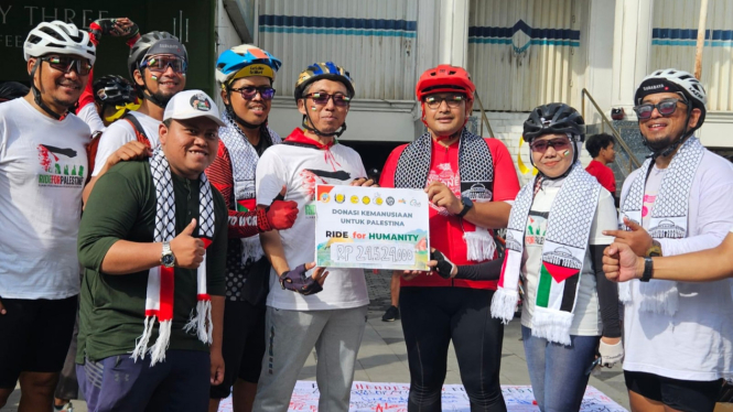 Cara Komunitas Pesepeda Surabaya Bela Palestina