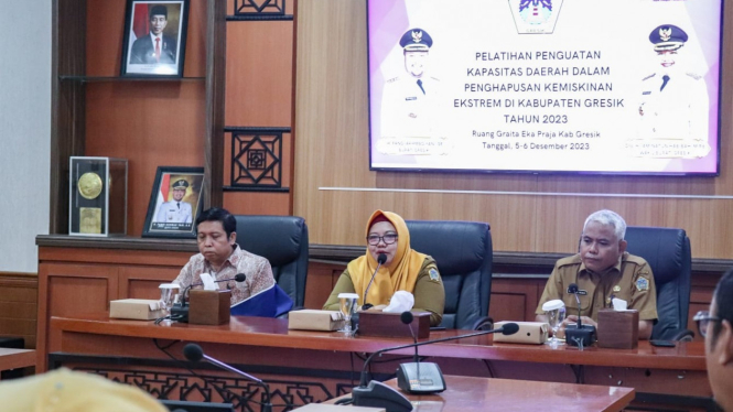 Wakil Bupati Gresik Aminatun Habibah saat memberikan materi di pelatihan penguatan penghapusan kemiskinan ekstrem