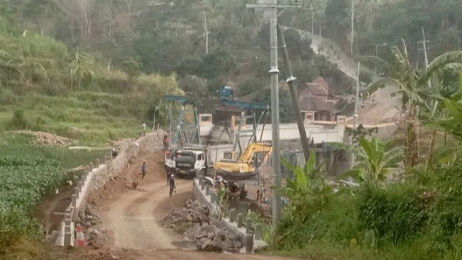 Proyek infrastruktur jalan dan jembatan di Kabupaten Mojokerto