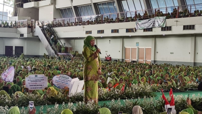 Khofifah Pamit Maju Pilgub Jatim Lagi di Hadapan Ribuan Kader Muslimat NU