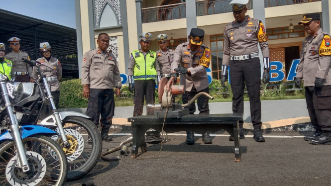 Ratusan kendaraan knalpot brong terjaring razia