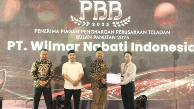 Berkontribusi pada PAD Gresik PT Wilmar Nabati Indonesia mendapat penghargaan di bulan panutan PBB dari Bupati Gresik