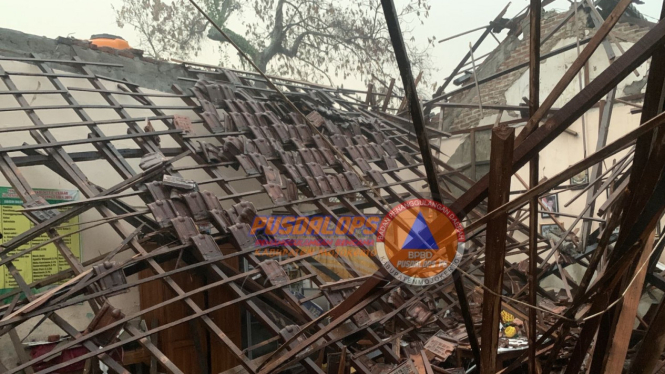 Kondisi SDN Ngingasrembyong usai atap kelas ambruk imbas hujan lebat.