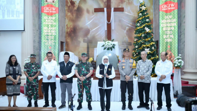 Gubernur Khofifah kunjungi Gereja di Surabaya