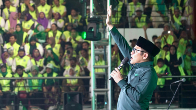Gus Muhaimin dalam acara Konsolidasi Kader dan Relawan AMIN Jawa Timur di DBL Arena Surabaya, Rabu 10 Januari 2024.