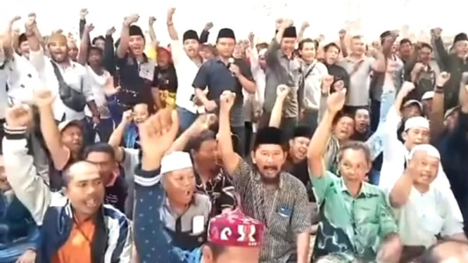 Tangkapan layar video aksi penolakan pembayaran parkir non tunai di Surabaya.