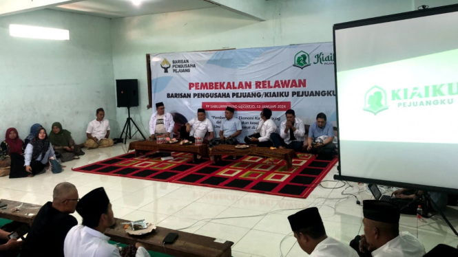 Dewan Pakar TKN Prabowo-Gibran Muhammad Sirod Bekali Ratusan Kiai Kampung.