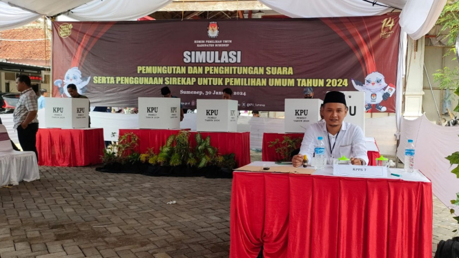 Ketua PPK Gapura saat mengikuti Simulasi Pemilu 2024 di KPU Sumenep