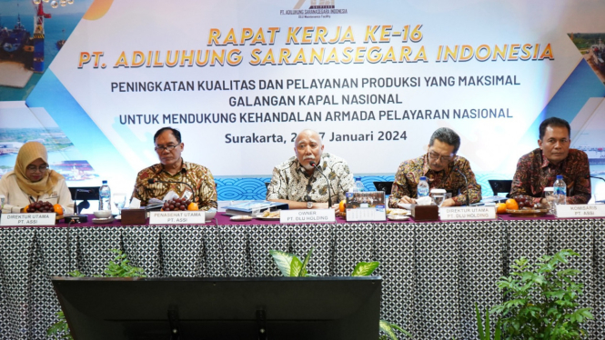 Rapat kerja PT Adiluhung Saranasegara Indonesia di Surabaya.